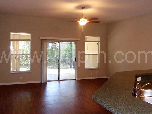 3rd image of 1561 E Merrick Dr