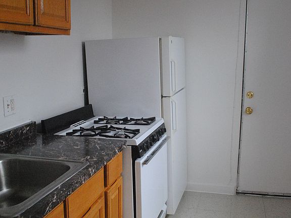 3rd image of 5720 W Washington Blvd #103