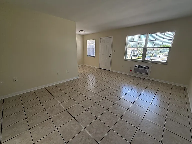 300 Gunn Ave #7 — Photo 11