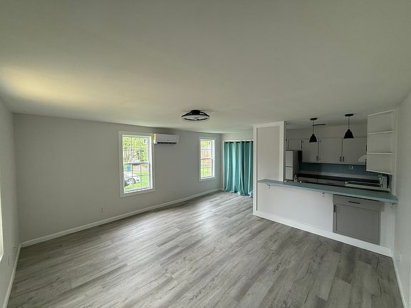 4th image of 490 Ashland Ter #1B