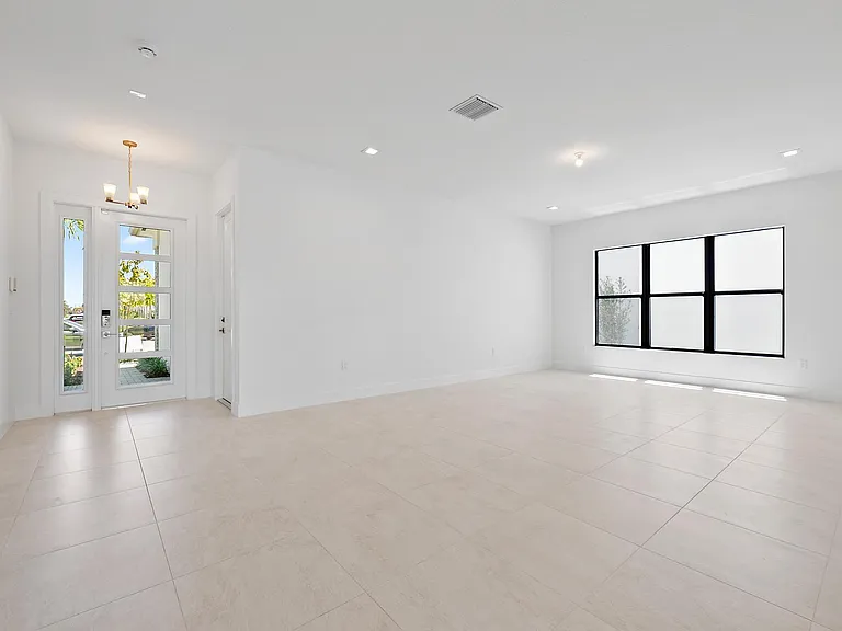 20471 Southernwood Ave — Photo 7