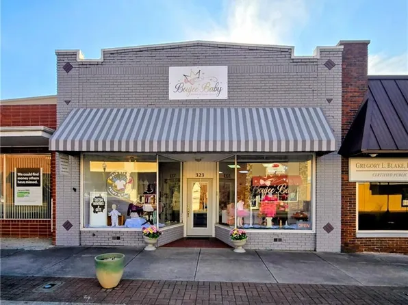 323 N Main St, Troy, NC 27371