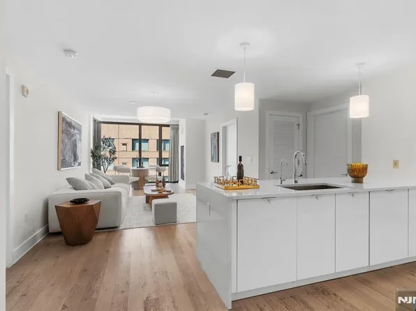 9 Ave At Port Imperial #1119, West New York, NJ 07093