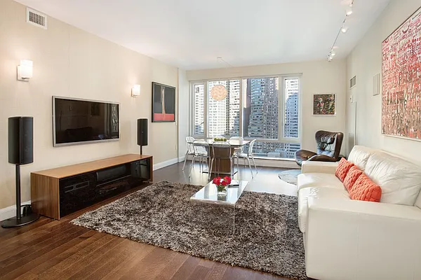 Sold by LG Fairmont Group | media 3