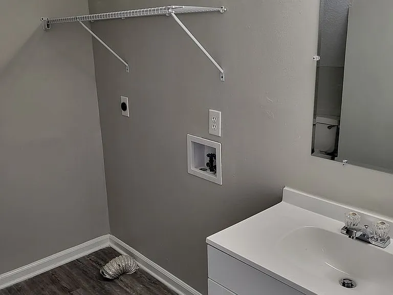 102 Barnes Ln — Photo 3