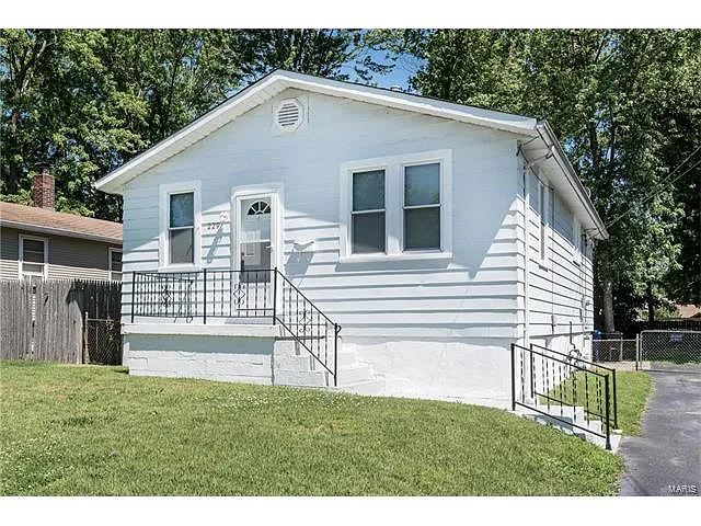 229 W Arlee Ave photo 1