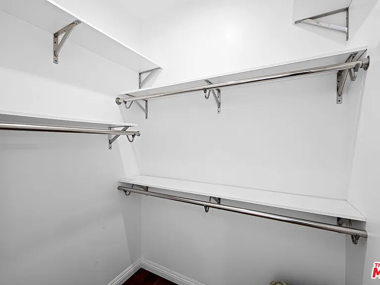 10623 Olympic Blvd — Photo 14