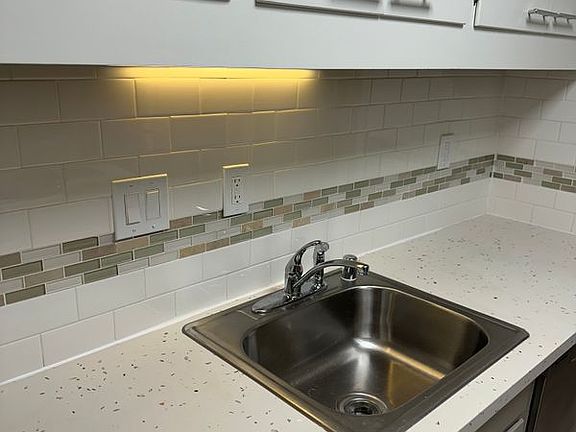 3rd image of 1405 Oak Grove Ave APT 106