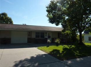 1401 13th Ave, Belle Plaine, IA 52208