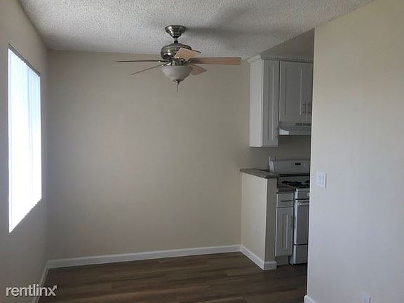 Vanowen 204 dining pic 1