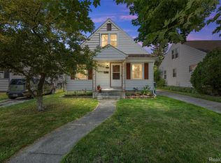 8600 Saratoga St, Oak Park, MI