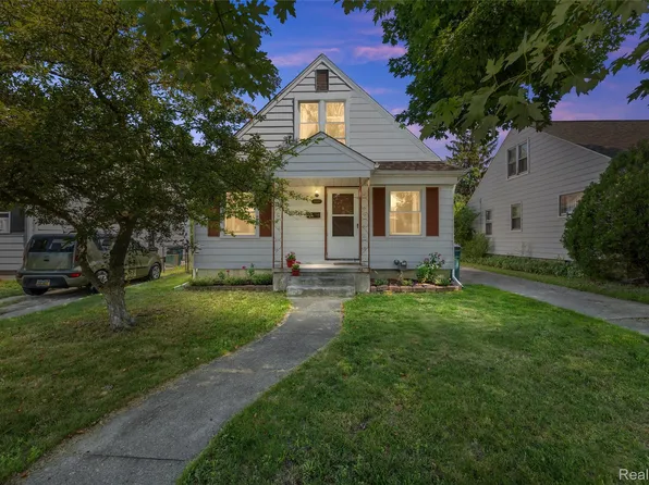 8600 Saratoga St, Oak Park, MI 48237