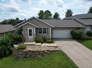521 Meadow View Rd, Mount Horeb, WI 53572