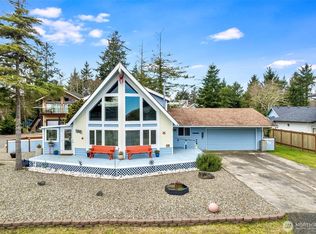 331 Harbor View Loop SE, Ocean Shores, WA 98569