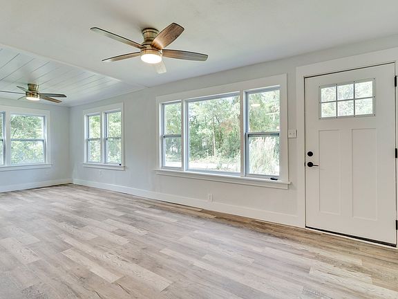 3rd image of 129 Sioux Trl