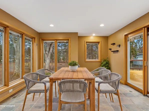 5910 Hodgson Rd, Shoreview, MN 55126