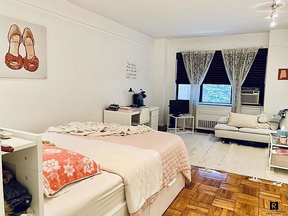 5th image of 240 E 46th St APT 3C