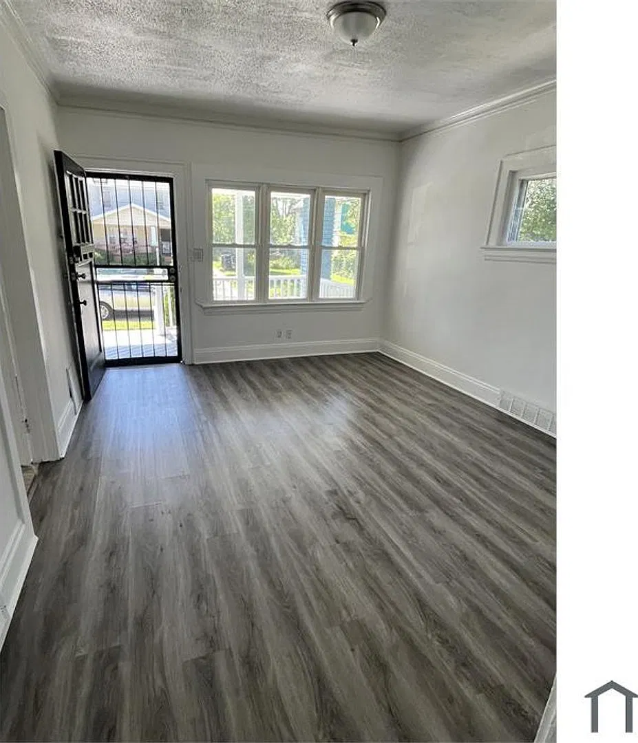 13105 Lorenzo Ave — Photo 2