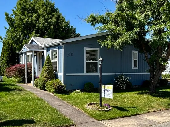 2212 Lara Ln, Central Pt, OR 97502