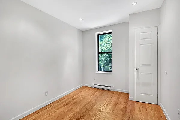 Rented by REZI | media 18