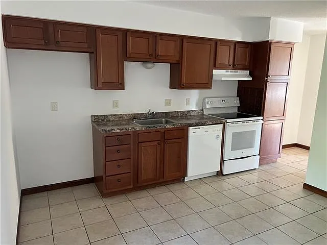 2 bed, 1.5 bath, 950 sqft, $1,175 — Photo 3