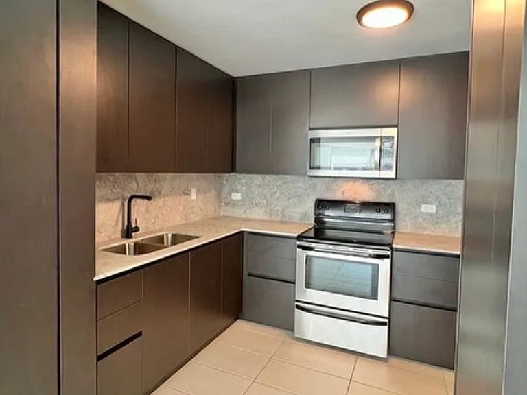 1554-C Lopez Landron Le Ct #304 — Photo 5