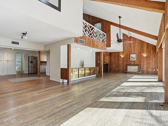 4th image of 2710 COVE VIEW Drive N