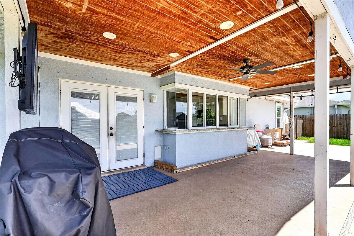 3 bed, 2.0 bath, 1320 sqft, $3,000 — Photo 4