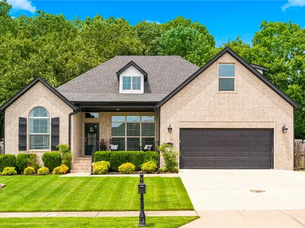 4636 W Bittersweet Dr, Fayetteville, AR 72704