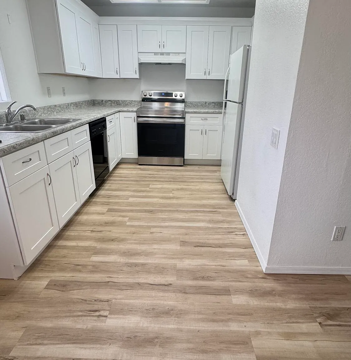 2 bed, 1.0 bath, 782 sqft, $1,575 — Photo 3