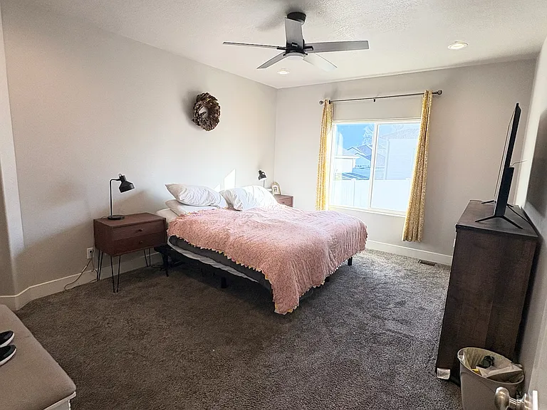 1128 N Coachman Ln — Photo 15