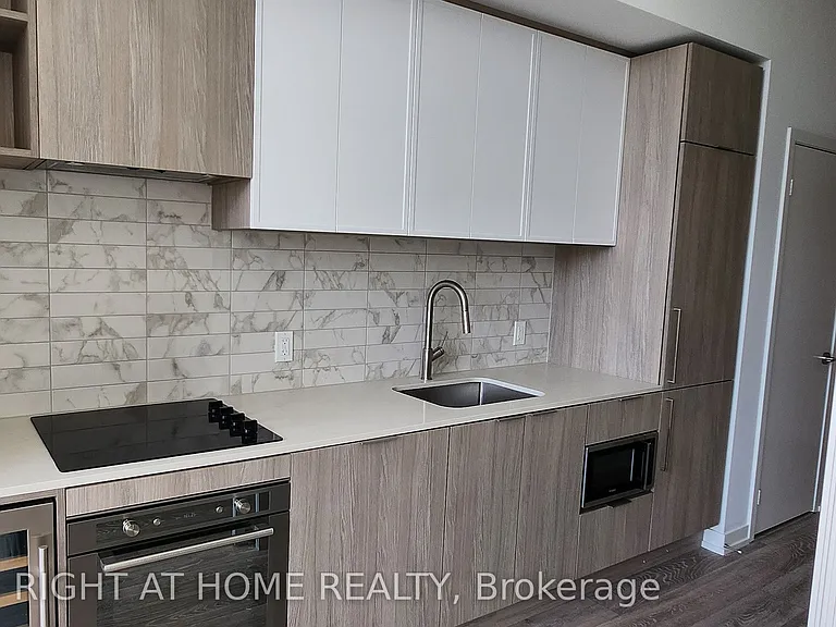 2020 Bathurst St #209 — Photo 1