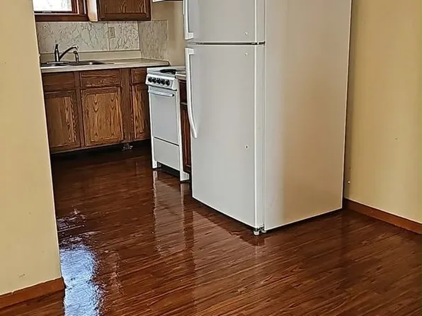 415 E McNair St APT 2, Versailles, MO 65084