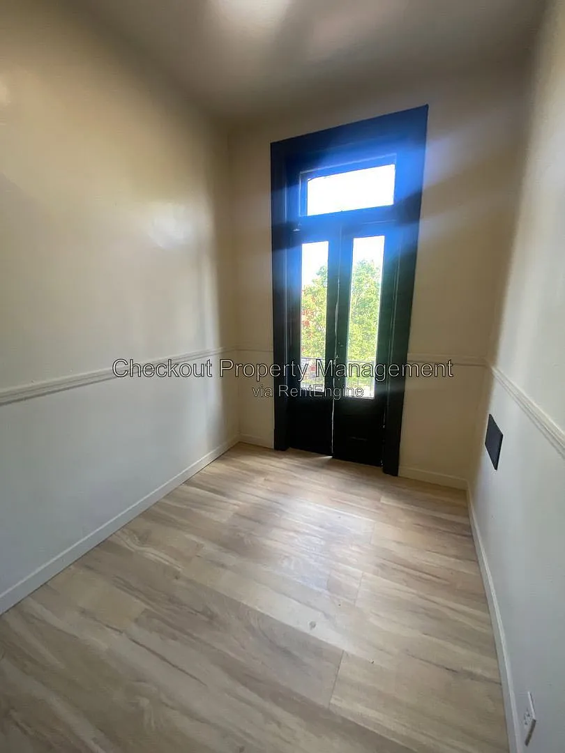 3 bed, 1.0 bath, $1,095 — Photo 4