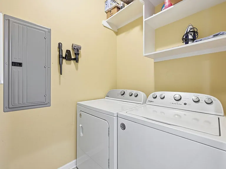 215 Summerwinds Pl — Photo 8