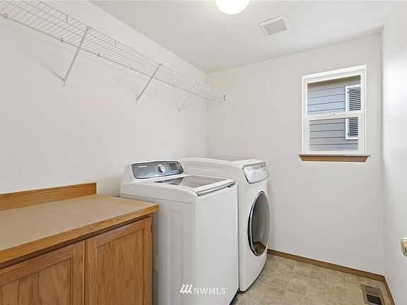 4th image of 236 Anacortes Pl NE