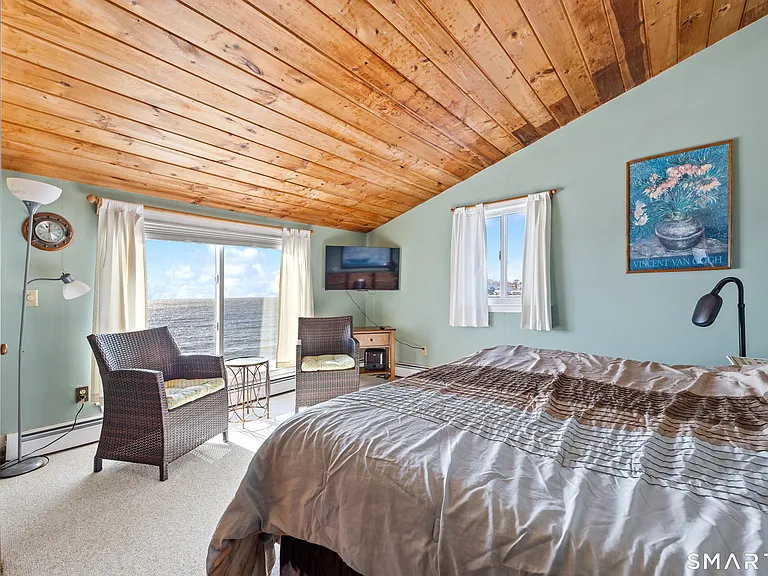 33 Beach Rd W — Photo 16