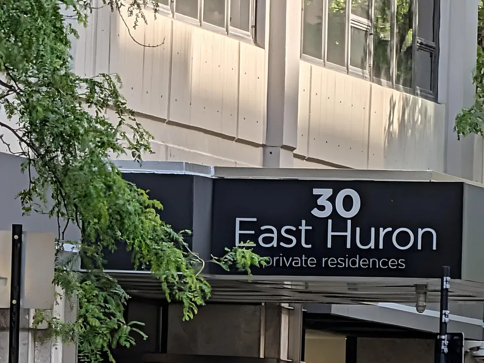 30 E Huron St #4006