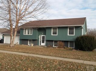 2102 Edgebrook Dr, Marshalltown, IA 50158