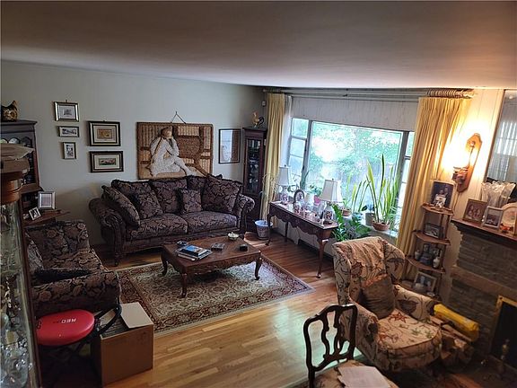 3rd image of 61 E Cheshire Pl