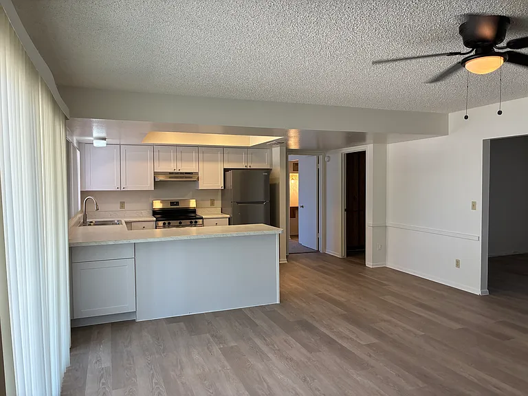 3672 W Oakland St — Photo 12