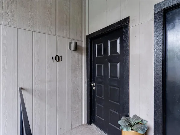 10811 Richmond Ave APT 101, Houston, TX 77042