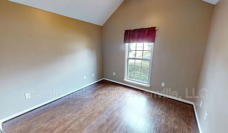 210 Grimes Dr — Photo 8