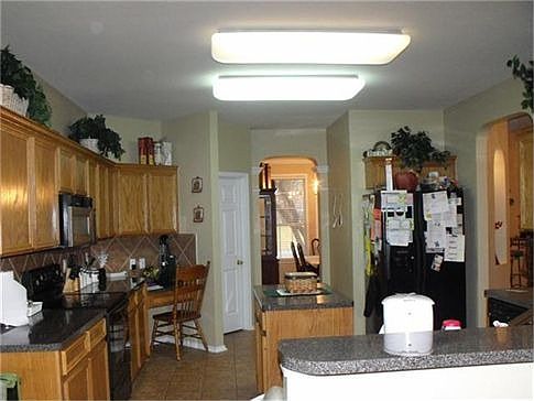 4th image of 109 Village Dr