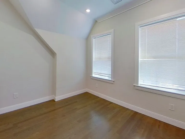 79 Linden St #4 — Photo 7