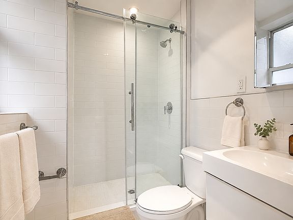 5th image of 350 W 18th St #1R