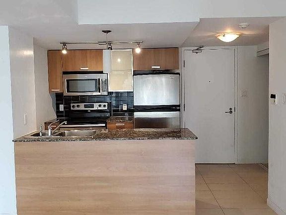 5th image of 37 Grosvenor St #1204