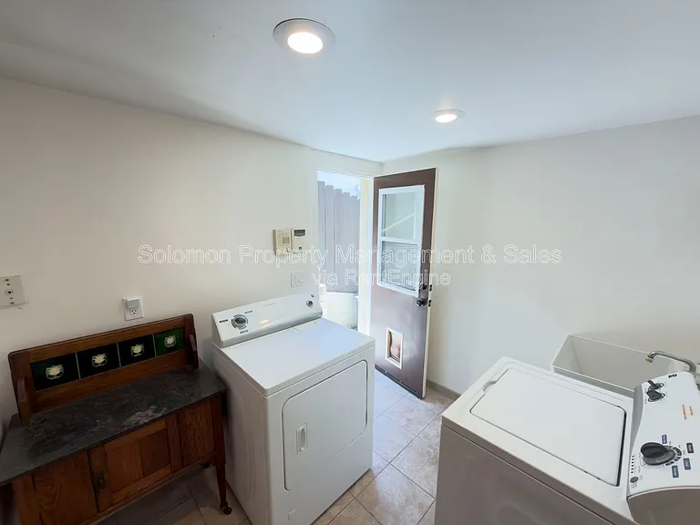 2354 Oxford Ave #A — Photo 15