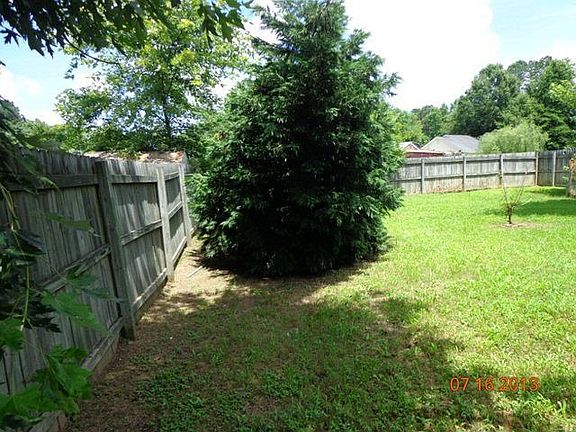 2nd image of 106 Whispering Pine Ln