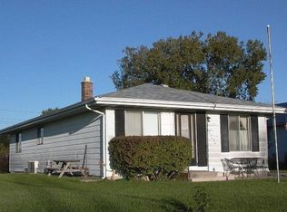 4055 S 88th St, Greenfield, WI 53228